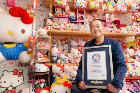 Cel mai mare colecționar de obiecte Hello Kitty este un pensionar