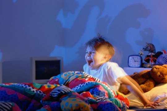 Pavorul nocturn la copii, explicația psihologului: Copilul are manifestări de frică intensă și nu recunoaște persoana care încearcă să  îl liniștească