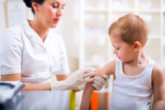 O mamă din Moldova bate alarma: Ne vaccinați copiii ca pe animale!!?