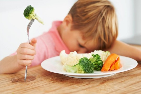 De ce copiii nu trebuie forţaţi să mănânce