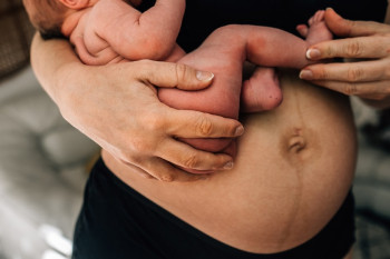 Îngrijirea postpartum: De ce este importantă starea de sănătate a proaspetelor mămici, în primul an după naștere