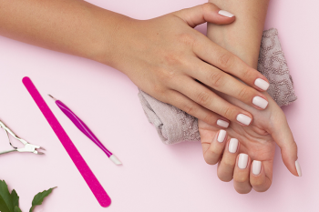 Manichiura perfectă în 20 de minute: Ghid complet pentru unghii ca la salon