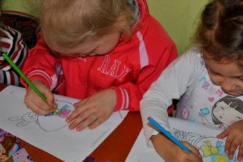 Statistică: Tot mai mulţi copii cu CES frecventează grădiniţele