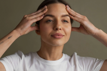 Gel natural pentru cearcăne: ochi luminoși și tineri în doar 7 zile