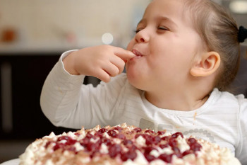 Pofta de dulce la copii: De ce apare și ce alternative sănătoase putem oferi