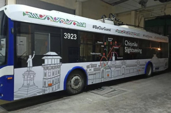 Mâine copiii vor putea călători gratuit cu troleibuzul turistic în capitală: Orarul excursiilor