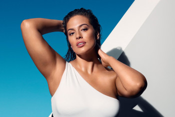 Model plus size – poze neretușate în ultimul trimestru de sarcină