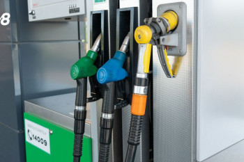 Benzina și motorina se ieftinesc; Noile prețuri afișate de ANRE