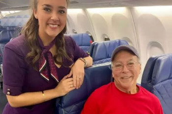 A cumpărat 6 bilete de avion pentru zborurile din ziua de Crăciun doar pentru a fi alături de fiica sa, stewardesă