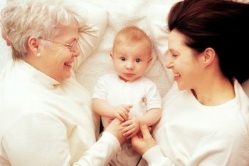 Experiența unei mame: Cum trebuie să își impună părinții autoritatea în fața bunicilor!