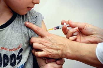 Sute de copii din Chișinău nu frecventează şcolile şi grădiniţele deoarece nu au vaccina contra rujeolei