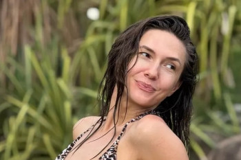 Adela Popescu, în costum de baie, pe Instagram. Ce reacție a avut soțul ei