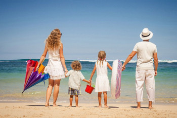 Vacanțele care obosesc: Obiceiuri aparent relaxante care te stresează fără să-ți dai seama