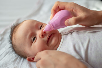Aspirarea nazală la bebelușii cu bronșiolită reprezintă mai mult satisfacția părinților decât ameliorarea bolii