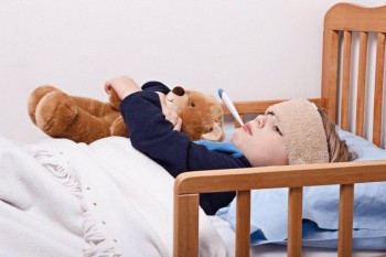 Trei mituri despre rotavirus. Ce e mai bine, să faci vaccinul sau să te îmbolnăvești?