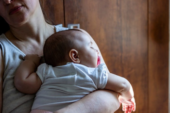 Lipsa somnului, în perioada postpartum. Cum afectează privarea de somn corpul și creierul