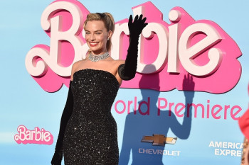 Margot Robbie este însărcinată! „Barbie“, surprinsă cu burtica de gravidă la vedere