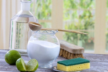 Soluții de curățare pe care le poți face din produsele găsite în fiecare gospodărie