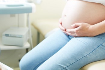 Femeile însărcinate suferă mai des din cauza infecțiilor. Iată cauzele!