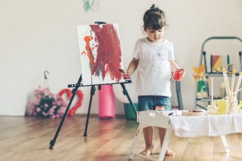 9 pași simpli pentru a crește un copil creativ