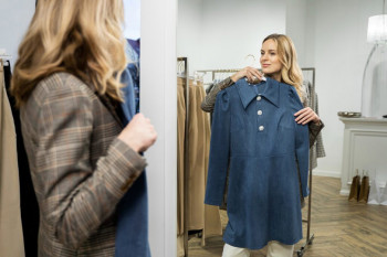 10 greșeli de stil care te îmbătrânesc: ce să eviți pentru un look modern și elegant