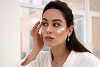 Cum să faci un peeling eficient acasă: ghid complet pentru o piele sănătoasă și strălucitoare