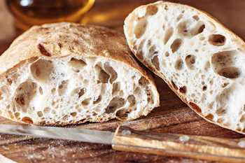 Cum să faci cea mai bună pâine de casă. Secretul pentru un aluat pufos, ca în brutăriile din Franța