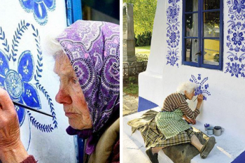 La 90 de ani, o bunicuță pictează inedit casele din localitatea în care se află