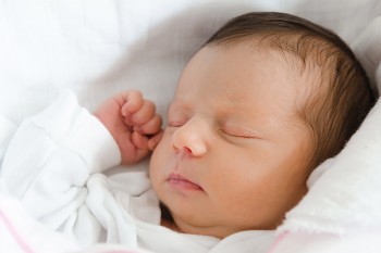 Expert în co-sleeping: 10 adevăruri despre somnul nou-născutului în primele săptămâni de viață
