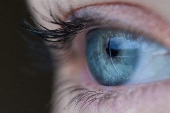 Care sunt semnele melanomului ocular și cum se tratează