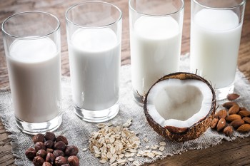 Medic nutriționist despre diferența dintre laptele vegetal și laptele de origine animală