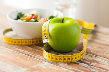 15 alimente cu aproape zero calorii pe care le poți consuma oricât – fără regrete