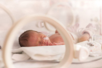 Restricția de creștere intrauterină: cauze, riscuri și soluții medicale pentru o sarcină sănătoasă