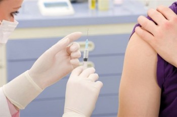 Fetițele născute în 2007 vor fi vaccinate gratuit împotriva virusului care provoacă cancerul de col uterin