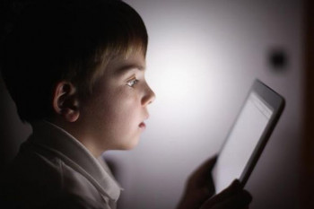 Autismul virtual la copii: simptome, cauze și sfaturi pentru părinți