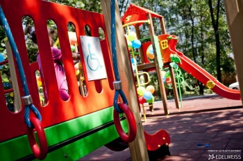 Pentru prima dată în Moldova a fost deschis un teren de joacă pentru copiii cu dizabilități