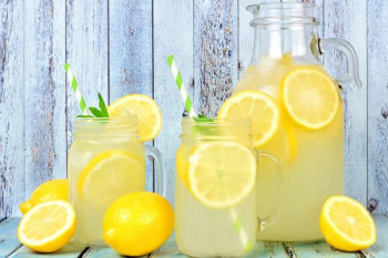 8 băuturi răcoritoare pe care să ți le faci singur în această vară