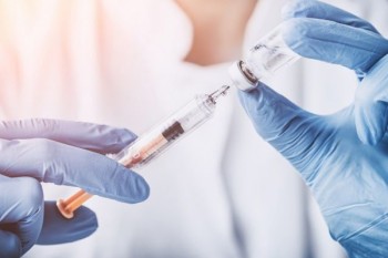 Facebook analizează posibilitatea de a interzice complet postările antivaccinare