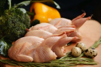 Carnea de prepeliţă versus carnea de pui: nutrienți și vitamine
