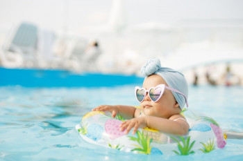 Idei de jocuri cu apă pentru bebeluși - activități distractive și sigure