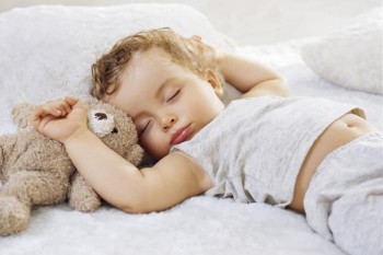 Cât de important este somnul de la amiază pentru copii