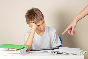 Sfaturi utile pentru disciplinarea copilului de vârstă școlară