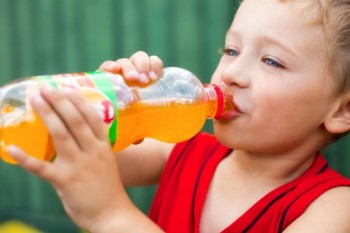 Sucurile carbogazoase le pot provoca pietre la rinichi copiilor