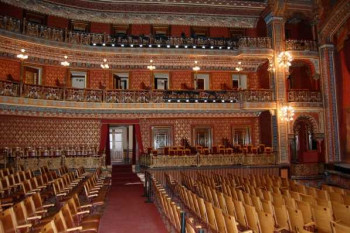 Vouchere de 1000 de lei pentru a merge la teatre, expoziții și concerte: Guvernul a aprobat un nou proiect pentru tineri