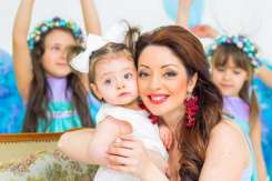 Primul videoclip al Marianei Şura alături de fetiţa sa