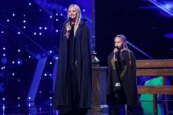 (VIDEO) Amelia Uzun și mama sa au impresionat juriul și publicul de la „Românii au talent”