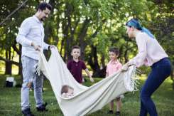 (VIDEO și FOTO) Familia Manciu, la picnic. Secretele părinților cum îi cresc pe cei 3 flăcăi ai lor