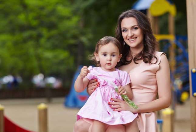 Sorina Obreja scrie poezii împreună cu fiica sa