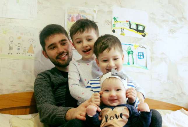 Bărbații despre sarcină și naștere. Ion Andronache: Nu le impuneți copiilor roluri separate pentru băieți și pentru fete!