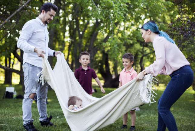 (VIDEO și FOTO) Familia Manciu, la picnic. Secretele părinților cum îi cresc pe cei 3 flăcăi ai lor